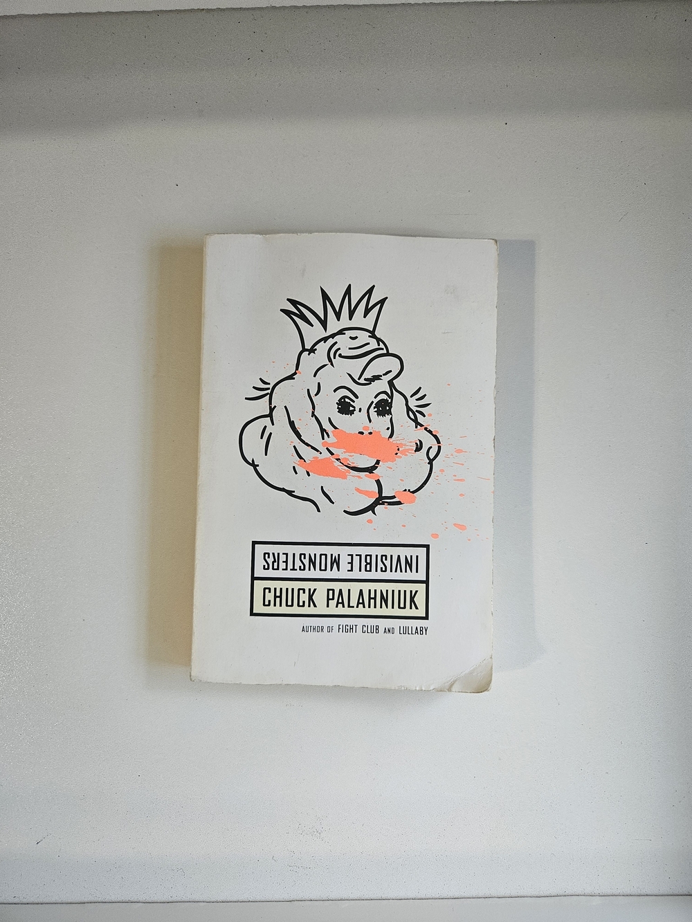 Invisible Monsters by Chuck Palahniuk - Paperback